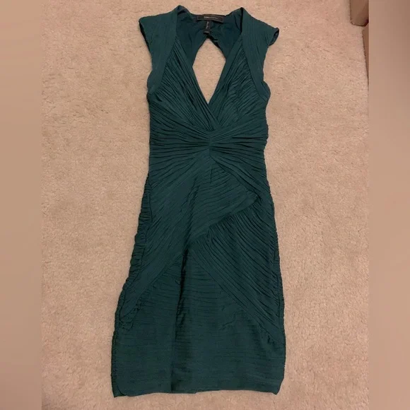 bcbg dark green dress BCBG Size 12 Green Silk Mixed Fabrics Halter Mid Calf Dress – Sui Generis  Designer Consignment